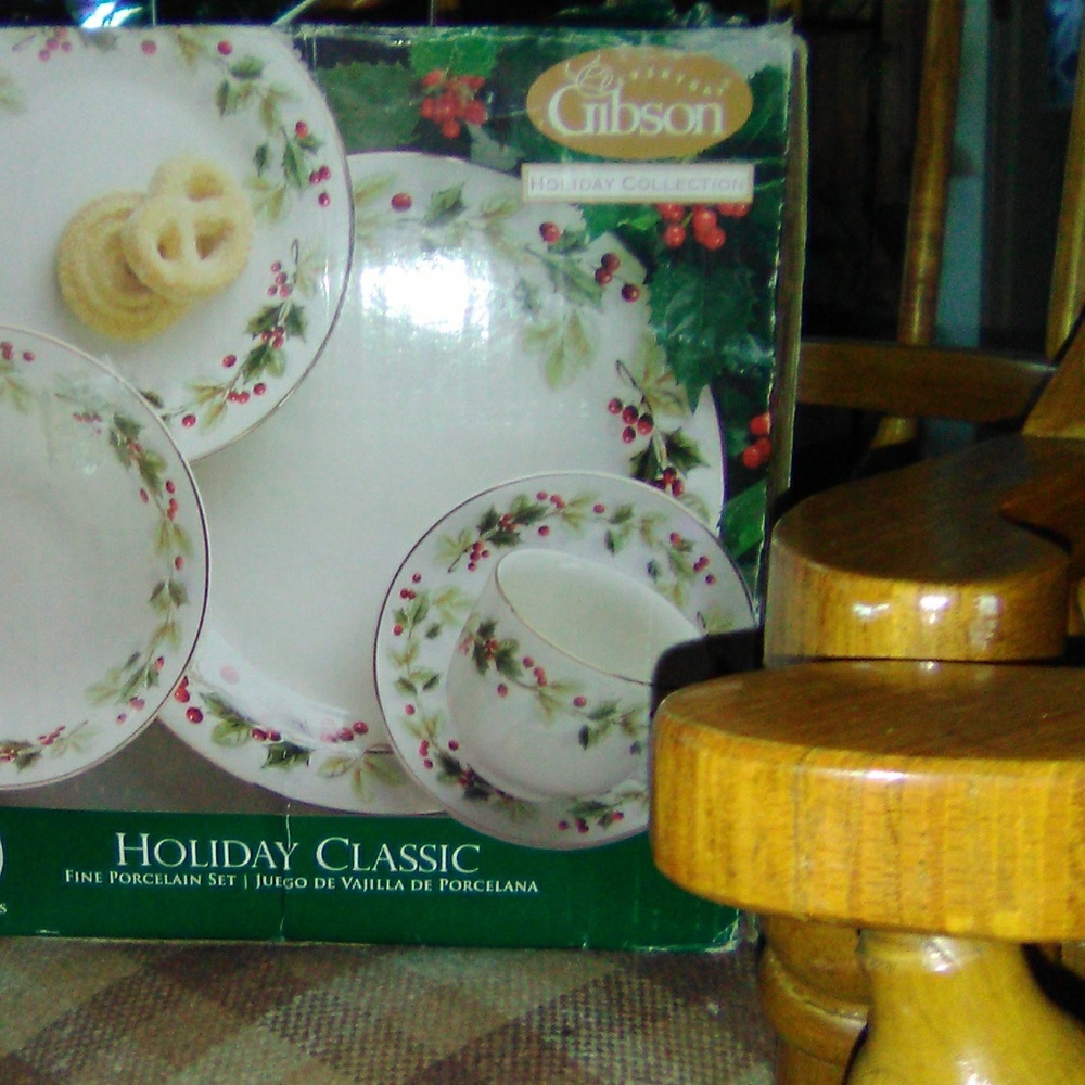 Gibson Holiday Classic 20 piece Collection